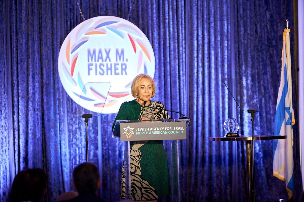 Jane Sherman receiving the inaugural Max M. Fisher Award. Credit: Josh Schwartz.